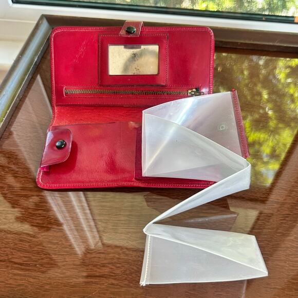 Vintage Embossed Red Leather Wallet – Aztec Calendar & Egyptian Sphinx Design - Picture 5 of 13